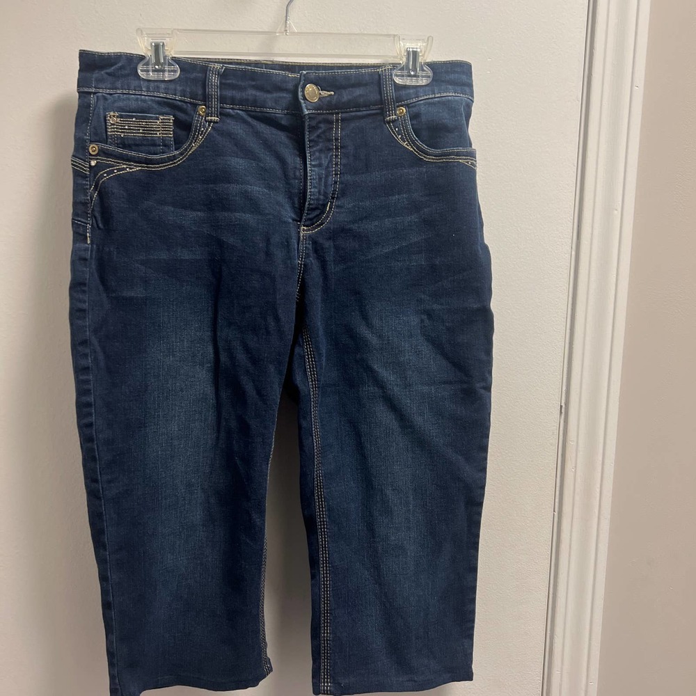 * Chico's 0.5 Women’s The So Lifting Crop Jeans
